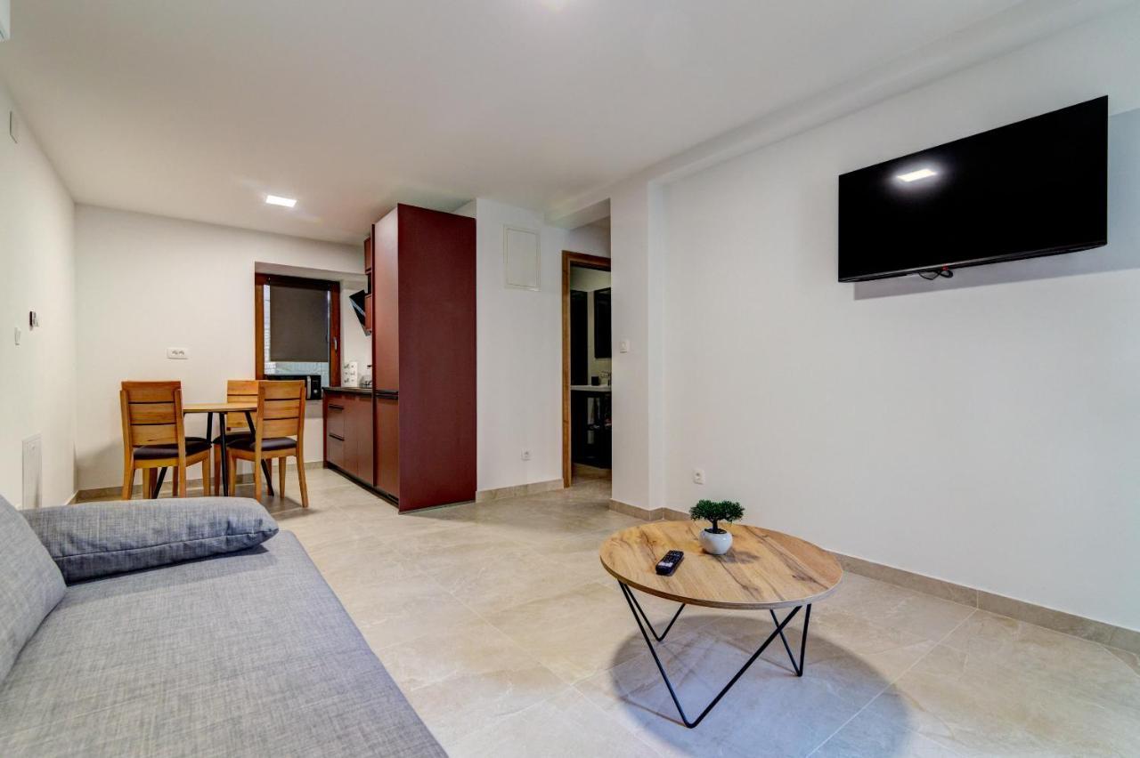 Rote Zora Apartman Zengg Kültér fotó
