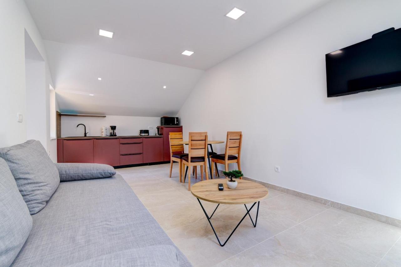 Rote Zora Apartman Zengg Kültér fotó
