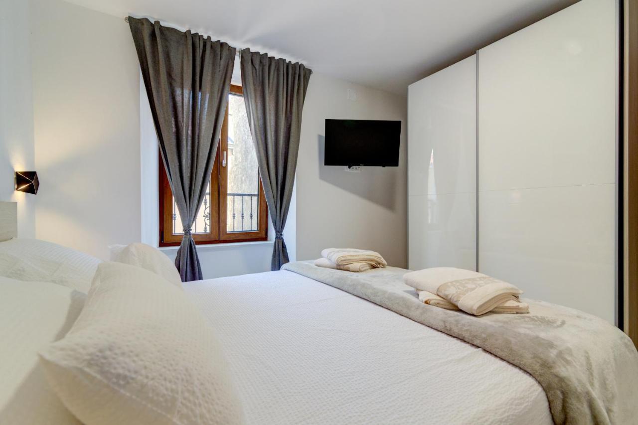 Rote Zora Apartman Zengg Kültér fotó