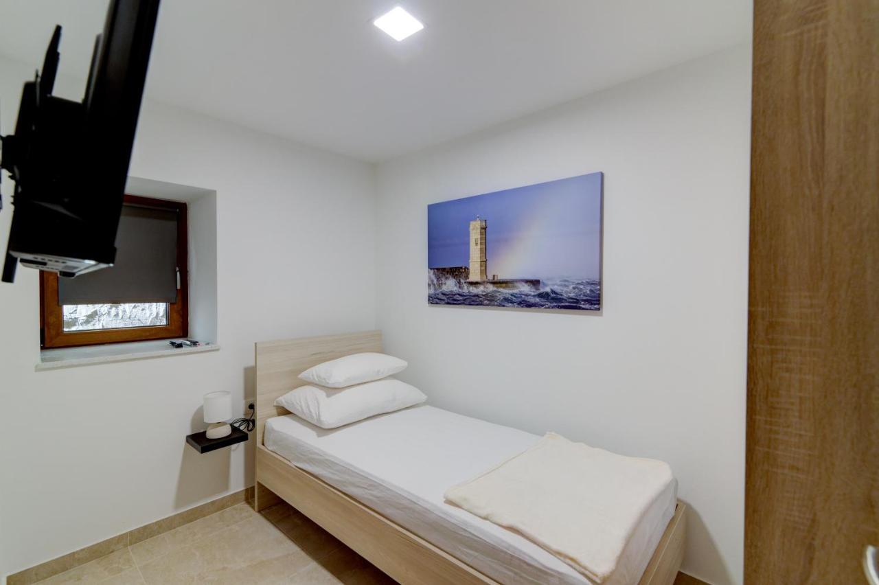 Rote Zora Apartman Zengg Kültér fotó