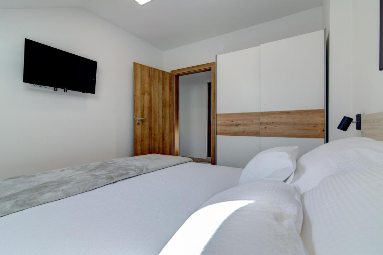 Rote Zora Apartman Zengg Kültér fotó