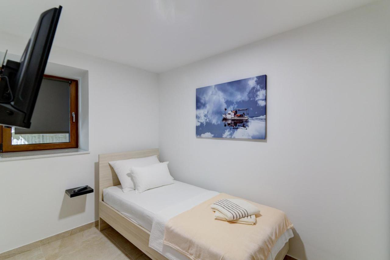 Rote Zora Apartman Zengg Kültér fotó