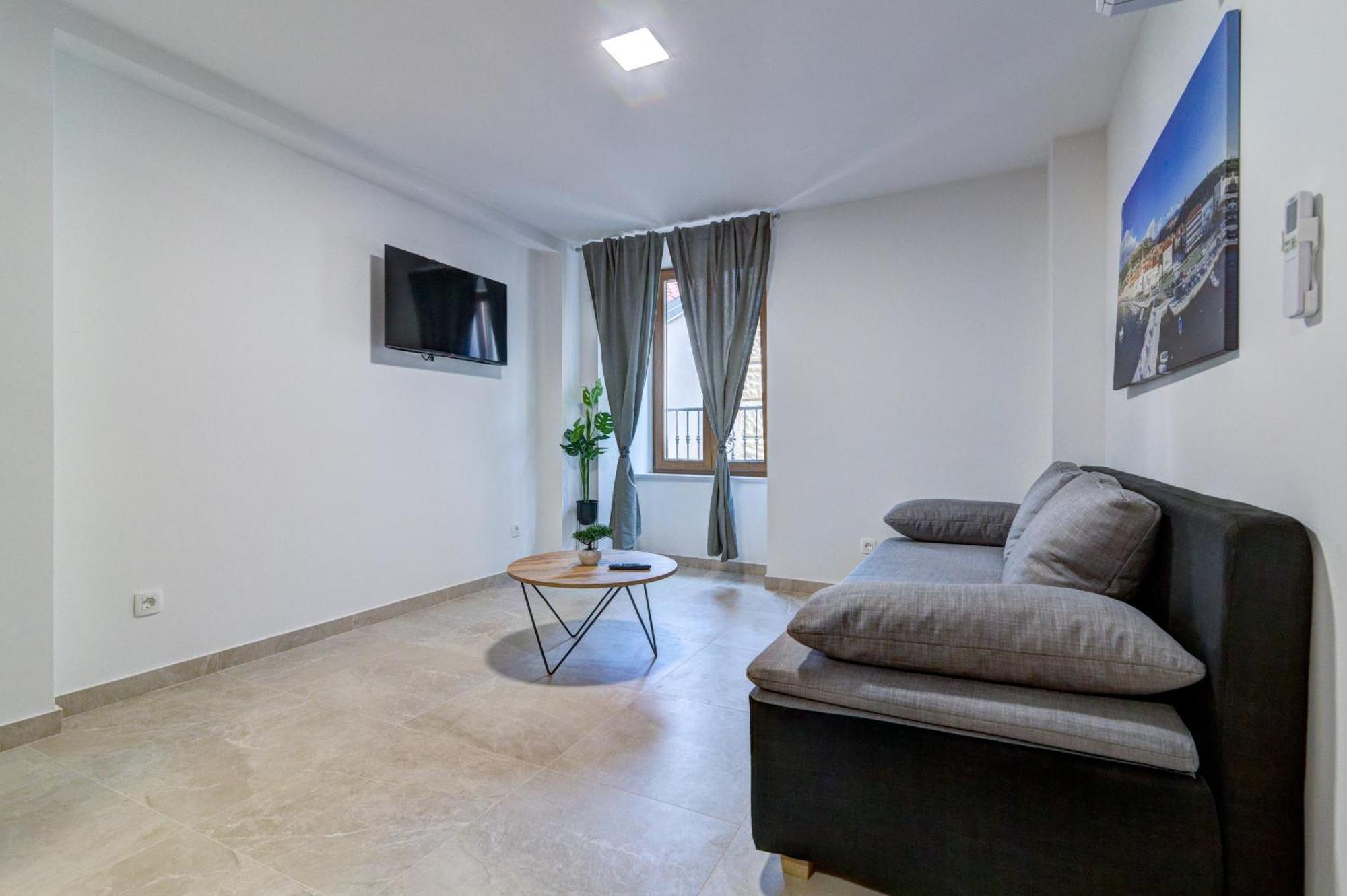 Rote Zora Apartman Zengg Kültér fotó
